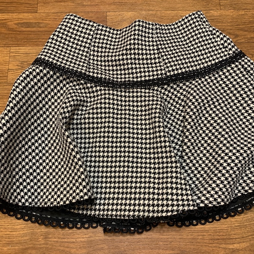 Women’s Roro Sheep Elegant Black and White Houndstooth Skorts size medium